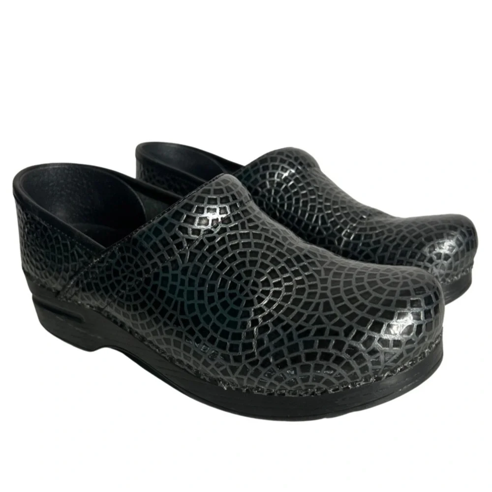 Dansko Mosaic Women’s Black Gray Patent Leather Slip On Clogs Shoes Size 8.5-9 - Picture 3 of 11